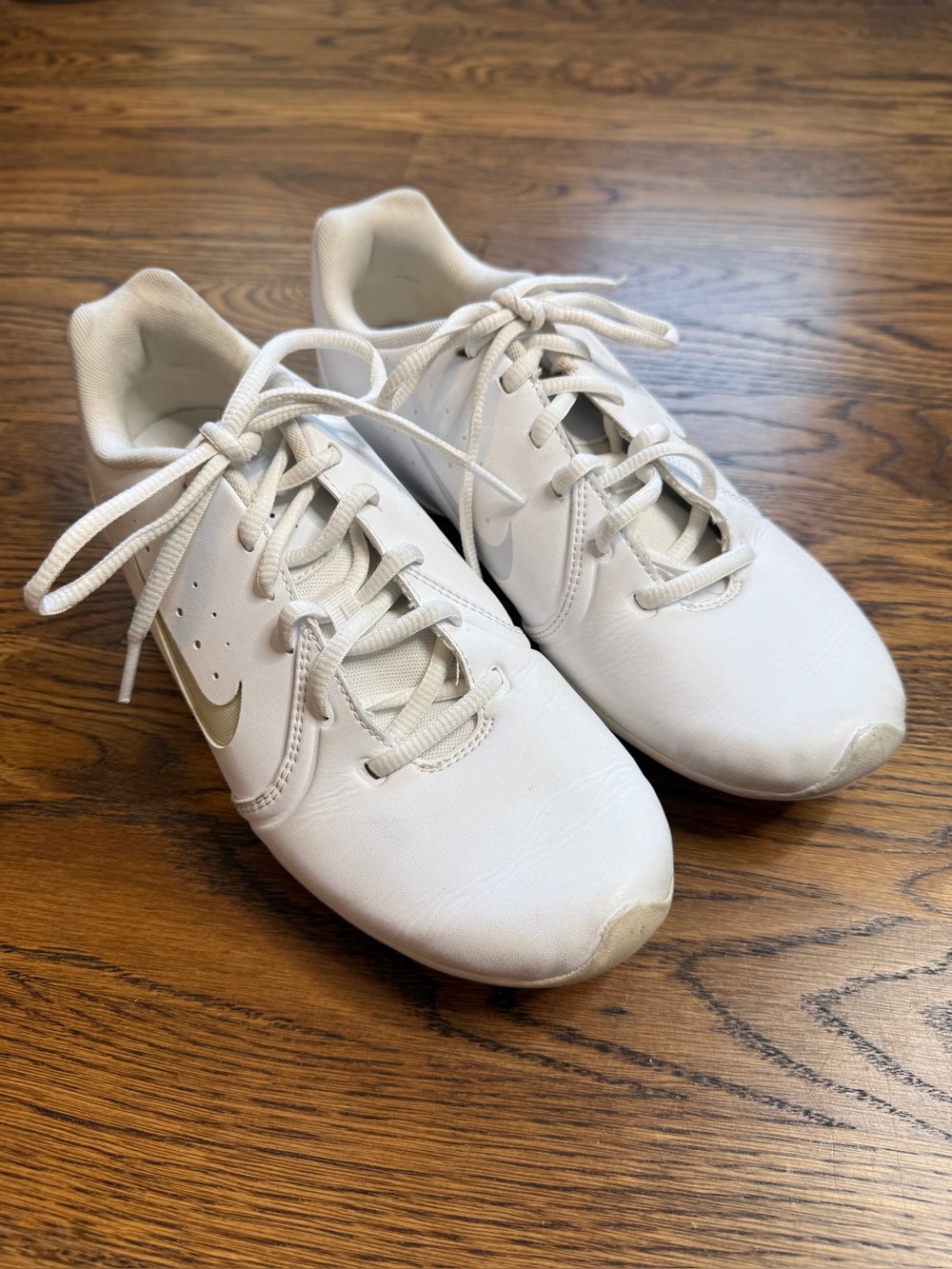 Nike 647937-100 Sideline lll White Women's Athletic Cheerleader Sneakers Size 8